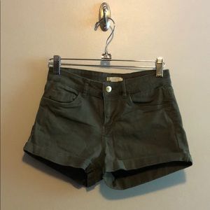H&M mid rise olive green shorts
